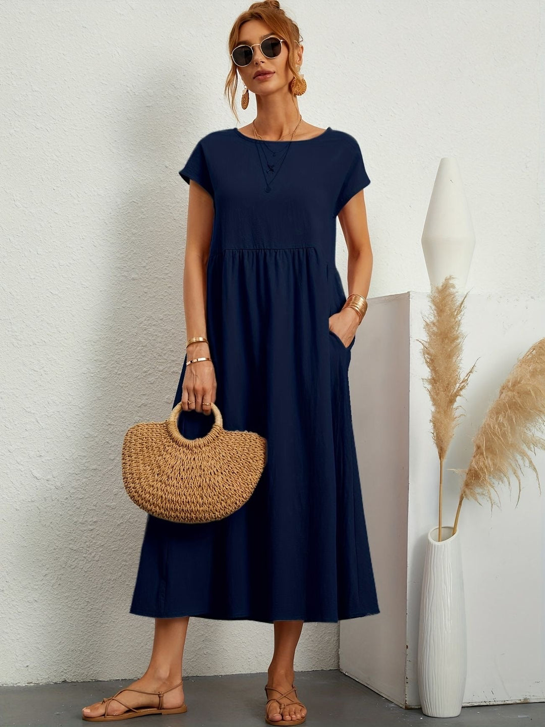 Camille | Dress with round neckline