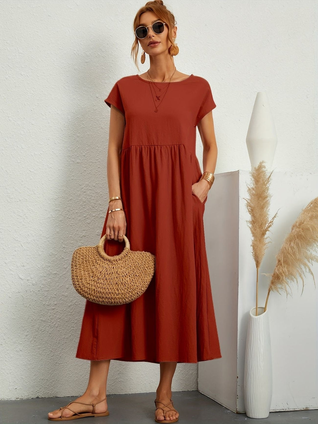 Camille | Dress with round neckline